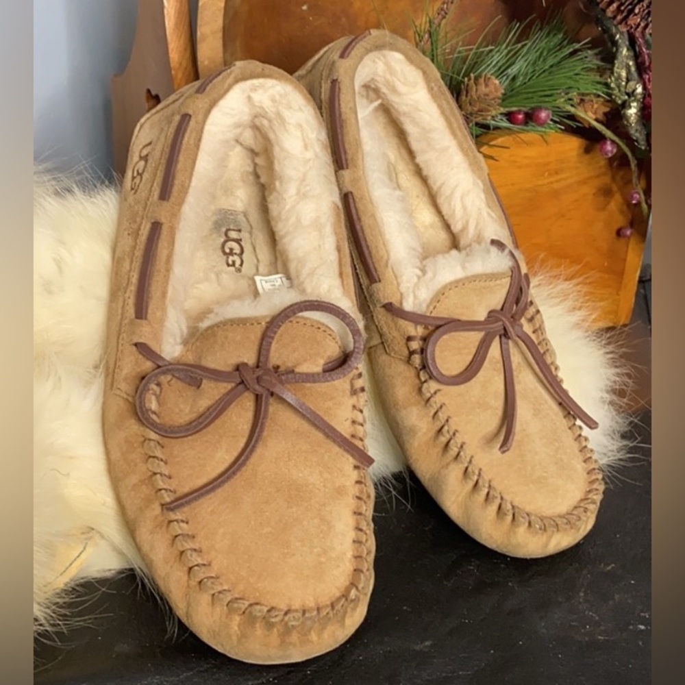 UGG Suede Cream Sheep Fur-Lined Hand Stitched
Flat Slippers